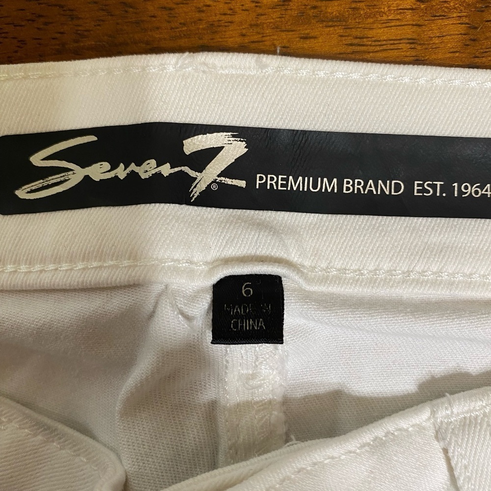 Seven7-NWT Size 6 white jeans w/ rhinestones. Be the Queen Bee! New with tags! - Picture 6 of 17